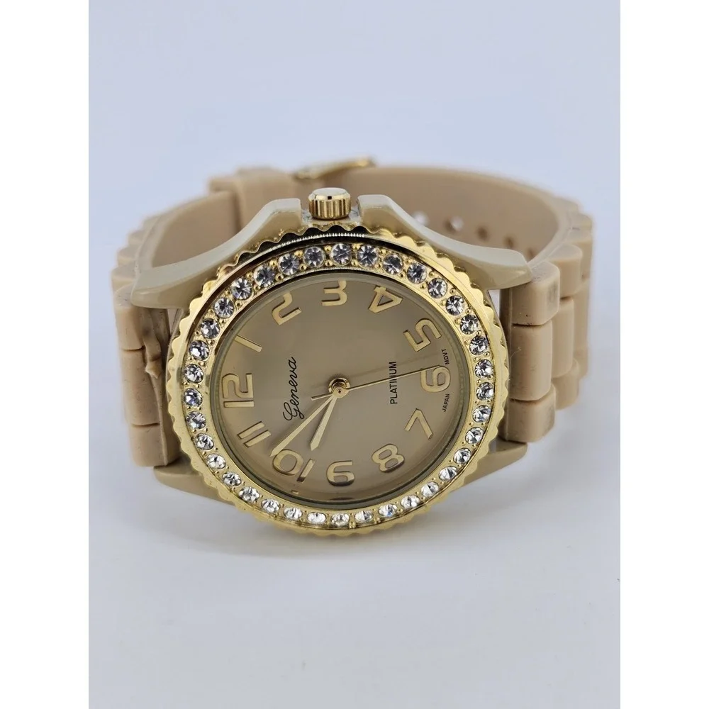 38MM‎ Easy Read Women's Watch Cream Dial Cream Plastic Bands NEW Battery